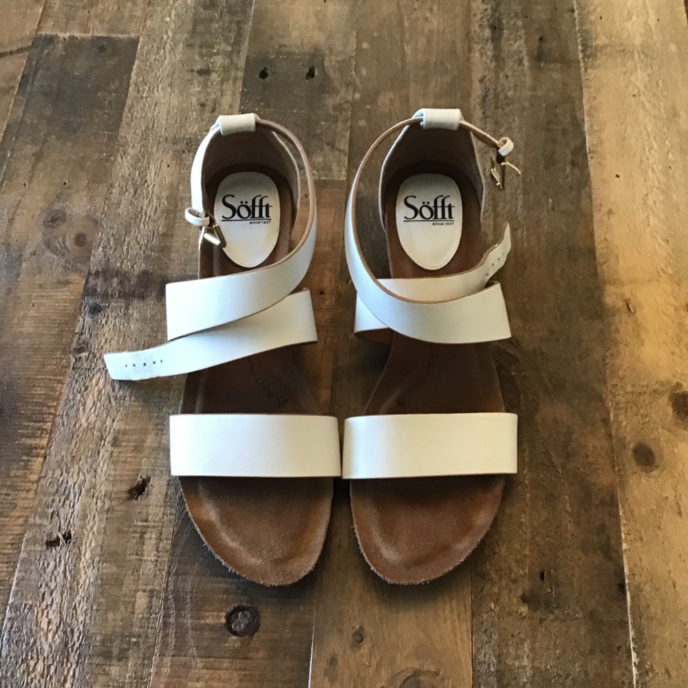 Sofft wedge white leather sandal size 8.5